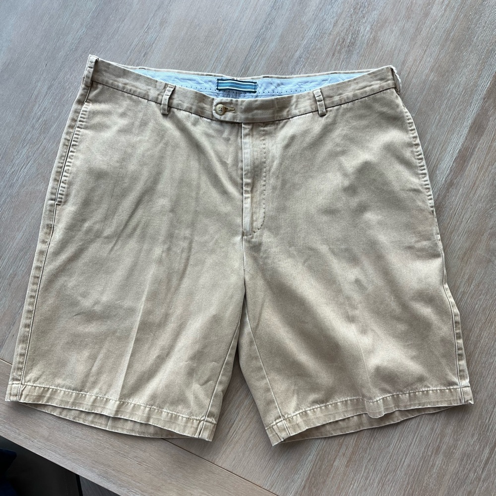 Peter Millar men’s khaki shorts